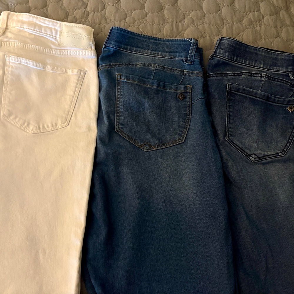 2 Democracy Blue Skinny Jeans with ab solution
1 white Lucky Brand bootcut jean
